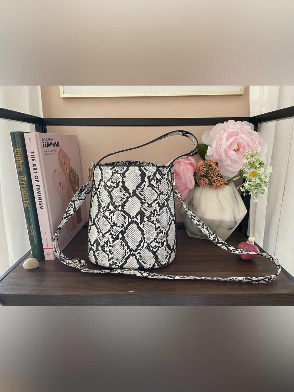 Snake-Print Crossbody Bucket Bag - White/Black
